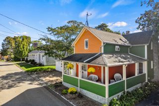 14 High Street, East Lyme, CT 06357