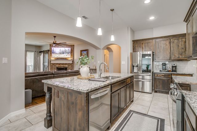 2721 Buffalo Run, Burleson, TX 76028