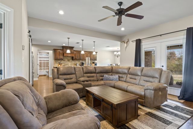 691 COUNTY ROAD 1464, Hughes Springs, TX 75656