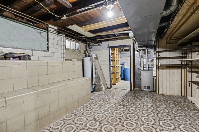 824 Forest Drive, Portage, MI 49002