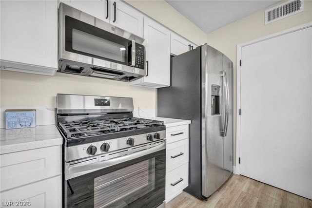 913 De Met Drive, Las Vegas, NV 89119