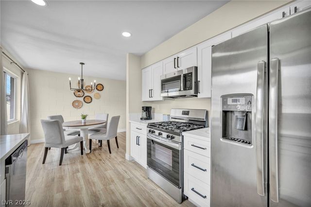 913 De Met Drive, Las Vegas, NV 89119