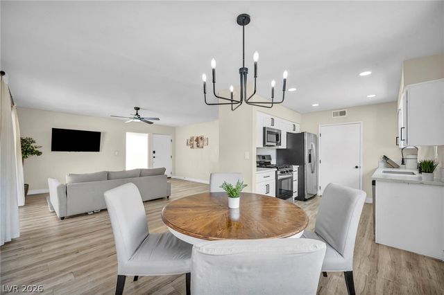 913 De Met Drive, Las Vegas, NV 89119