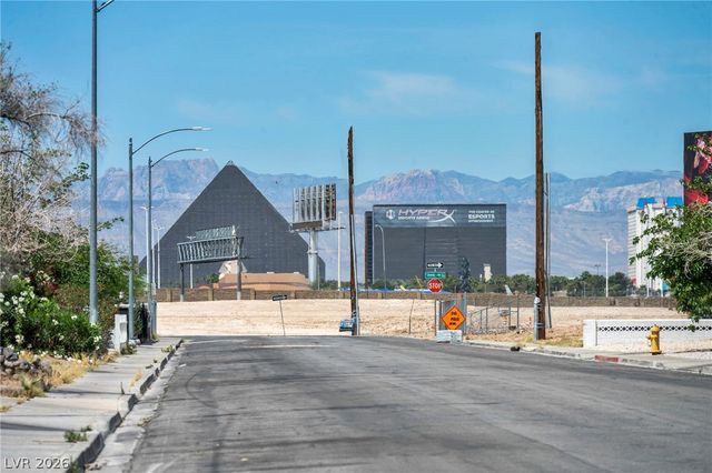 913 De Met Drive, Las Vegas, NV 89119