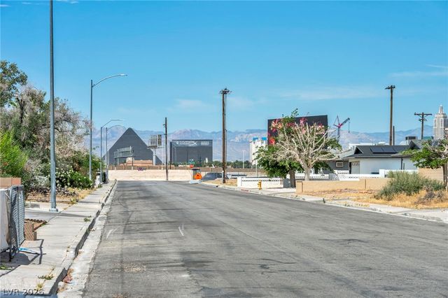 913 De Met Drive, Las Vegas, NV 89119