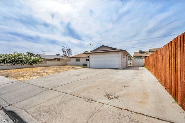 913 De Met Drive, Las Vegas, NV 89119