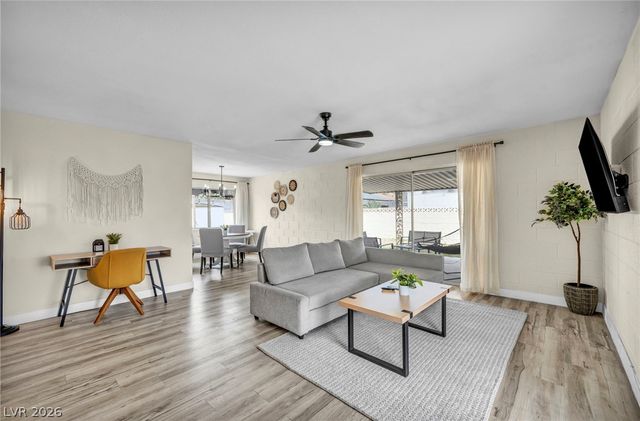 913 De Met Drive, Las Vegas, NV 89119
