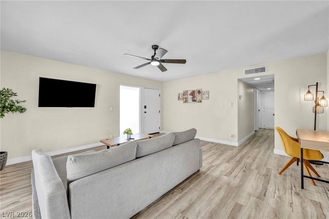 913 De Met Drive, Las Vegas, NV 89119