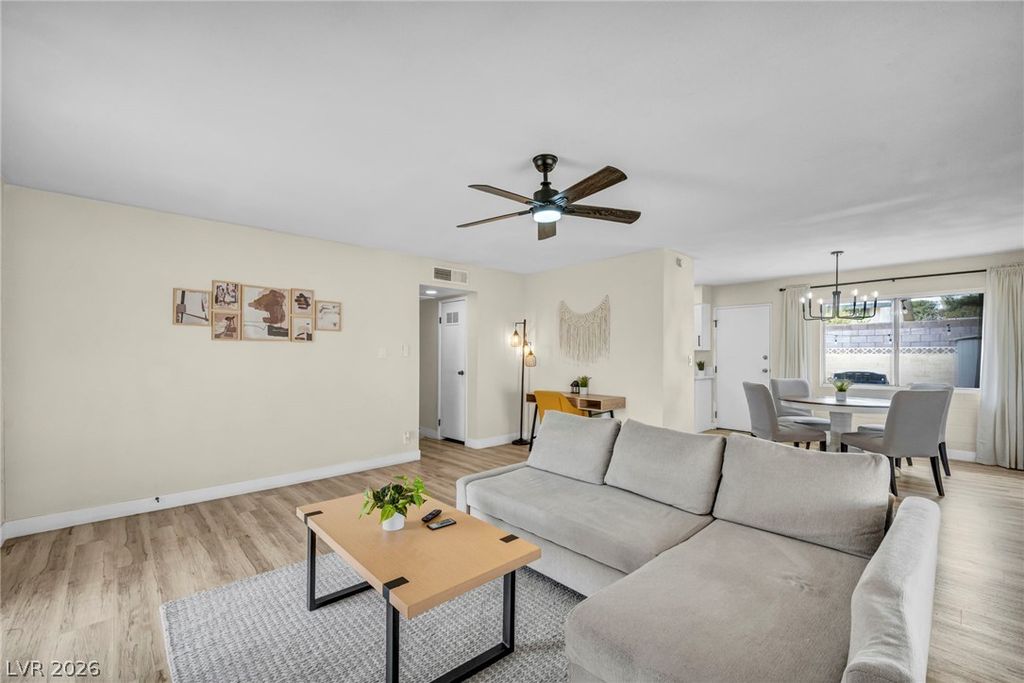 913 De Met Drive, Las Vegas, NV 89119