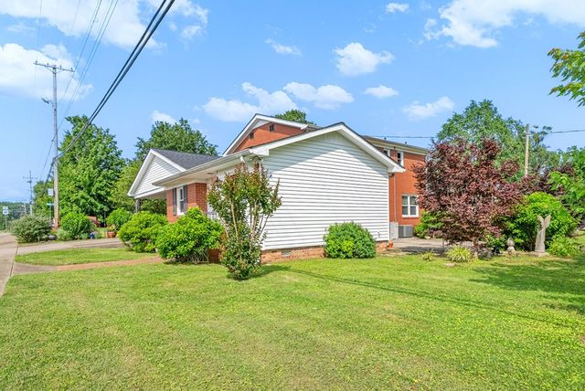1701 Parkview Dr, Hopkinsville, KY 42240