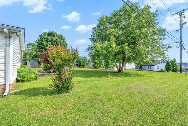 1701 Parkview Dr, Hopkinsville, KY 42240