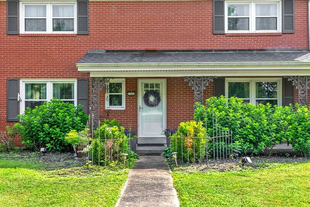 1701 Parkview Dr, Hopkinsville, KY 42240