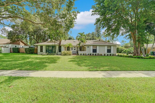 166 Old Country Road S, Wellington, FL 33414