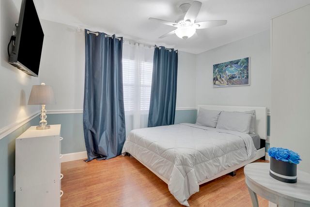 166 Old Country Road S, Wellington, FL 33414