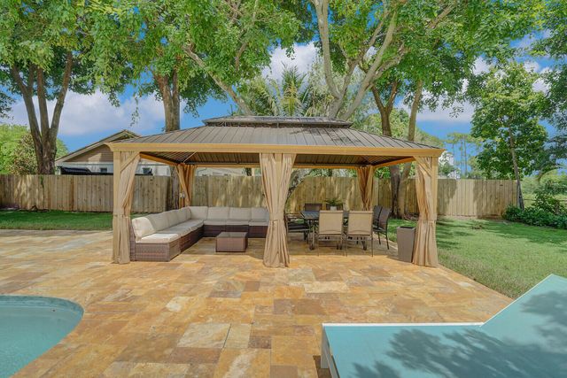 166 Old Country Road S, Wellington, FL 33414