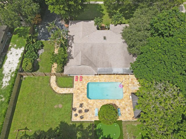 166 Old Country Road S, Wellington, FL 33414