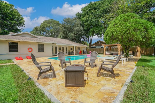 166 Old Country Road S, Wellington, FL 33414