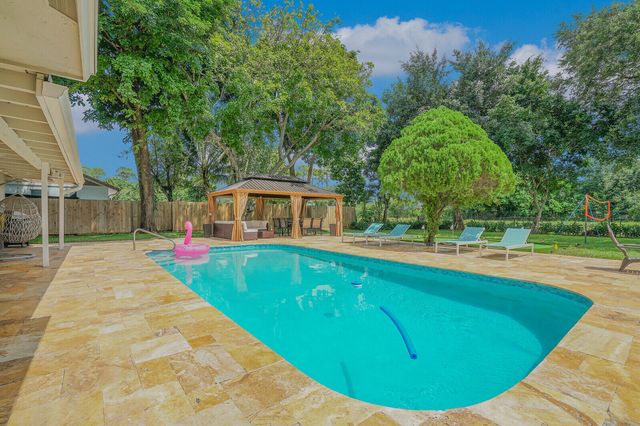 166 Old Country Road S, Wellington, FL 33414