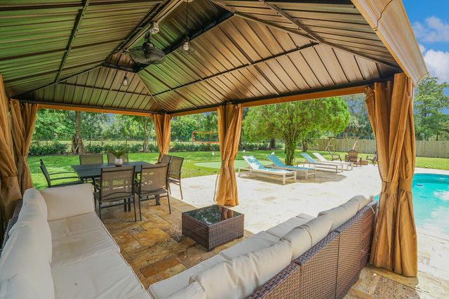 166 Old Country Road S, Wellington, FL 33414