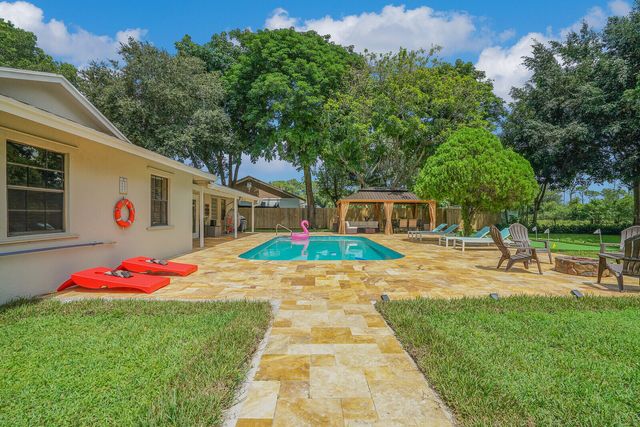 166 Old Country Road S, Wellington, FL 33414