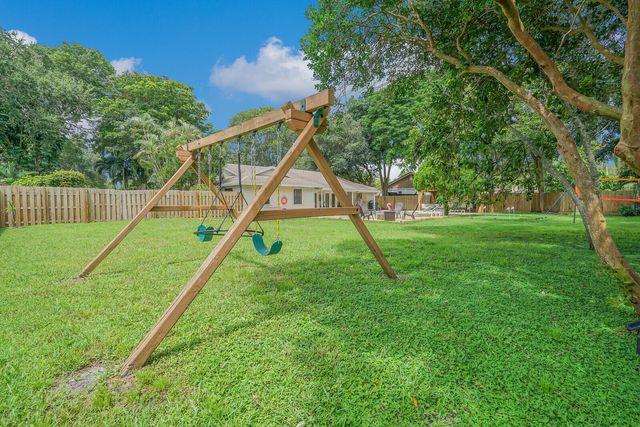 166 Old Country Road S, Wellington, FL 33414