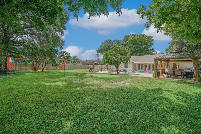 166 Old Country Road S, Wellington, FL 33414