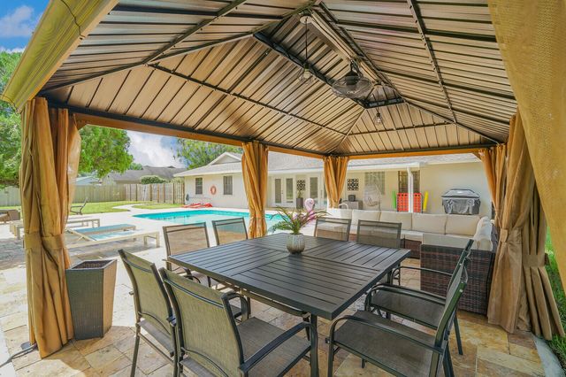 166 Old Country Road S, Wellington, FL 33414