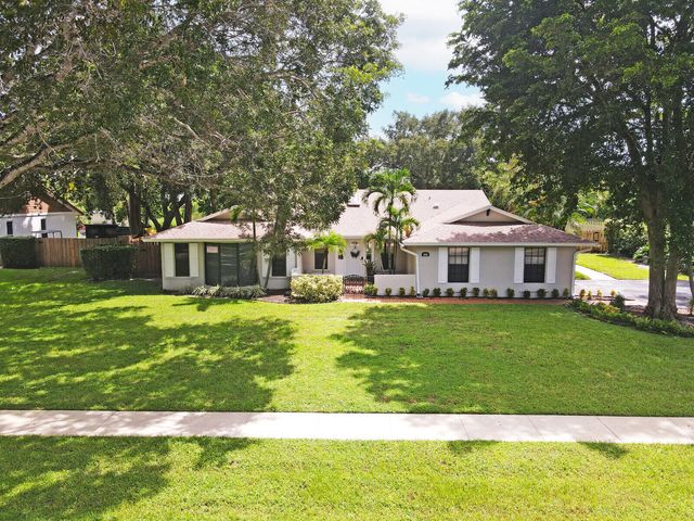 166 Old Country Road S, Wellington, FL 33414