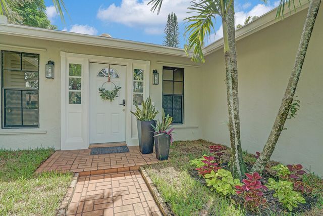 166 Old Country Road S, Wellington, FL 33414