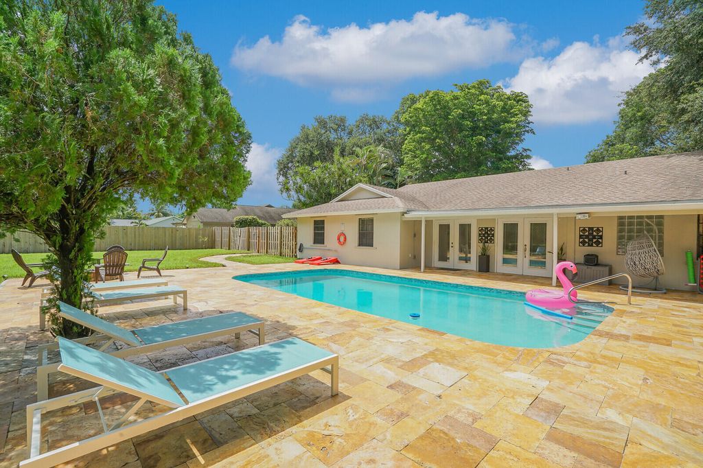 166 Old Country Road S, Wellington, FL 33414