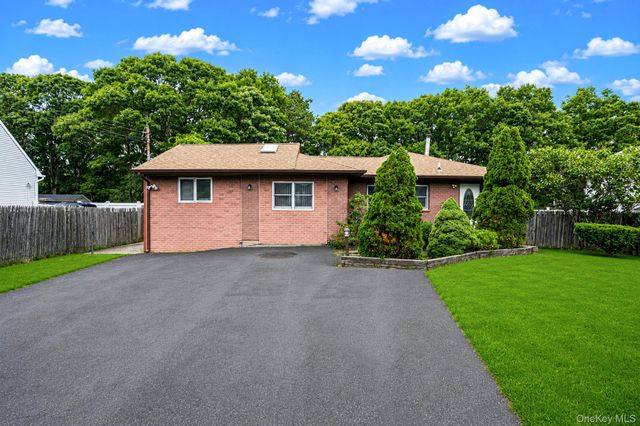 119 Chanel Drive E, Shirley, NY 11967