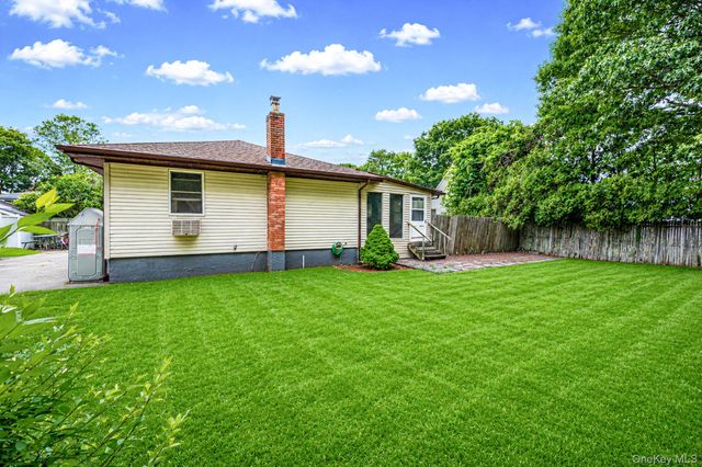 119 Chanel Drive E, Shirley, NY 11967
