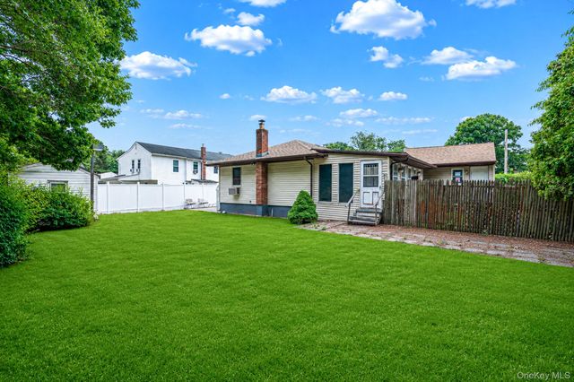 119 Chanel Drive E, Shirley, NY 11967