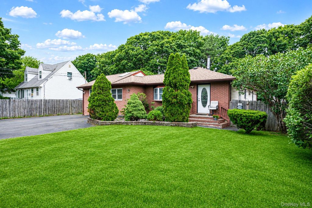 119 Chanel Drive E, Shirley, NY 11967