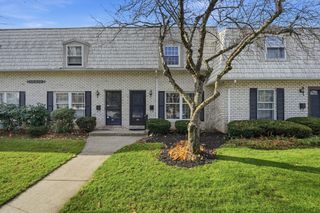 46 Plantation Dr 46, Agawam, MA 01001