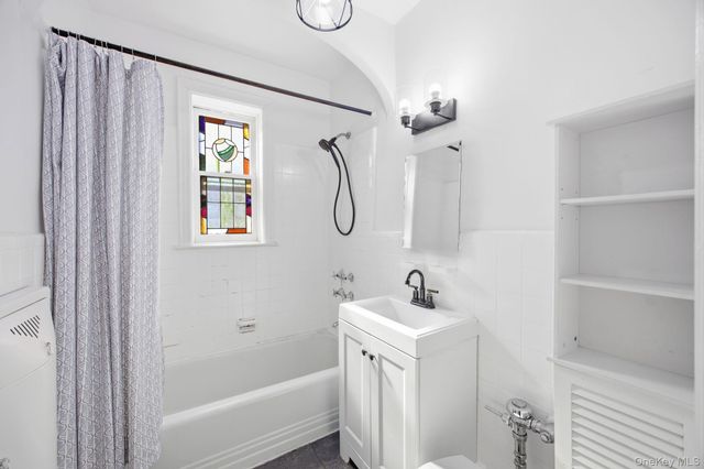 7861 75th Street, Glendale, NY 11385