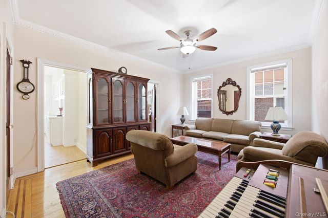 7861 75th Street, Glendale, NY 11385