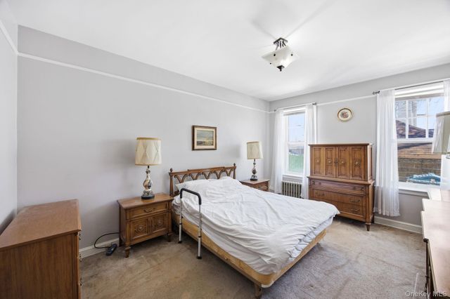 7861 75th Street, Glendale, NY 11385