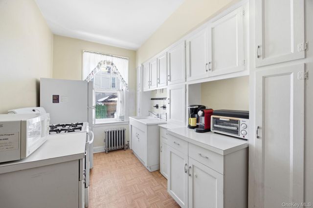 7861 75th Street, Glendale, NY 11385