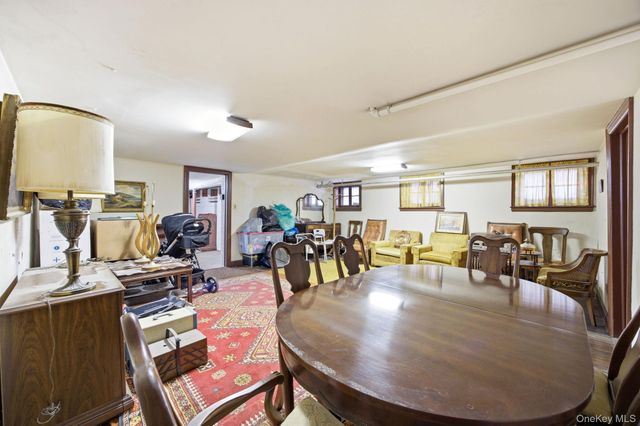 7861 75th Street, Glendale, NY 11385