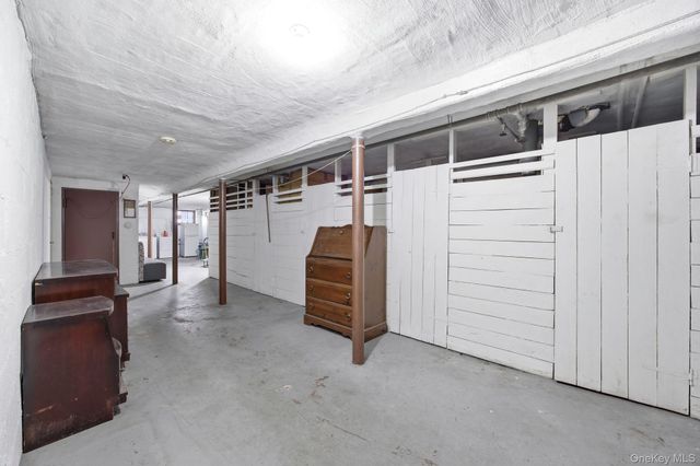 7861 75th Street, Glendale, NY 11385