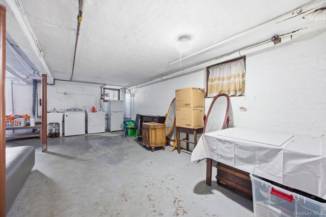 7861 75th Street, Glendale, NY 11385