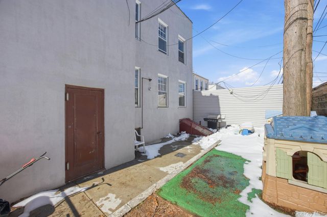 7861 75th Street, Glendale, NY 11385