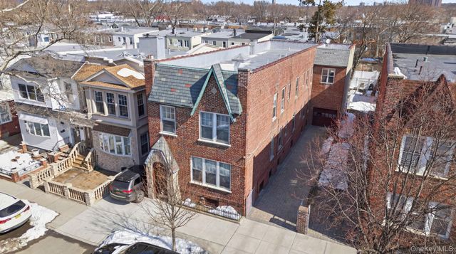 7861 75th Street, Glendale, NY 11385