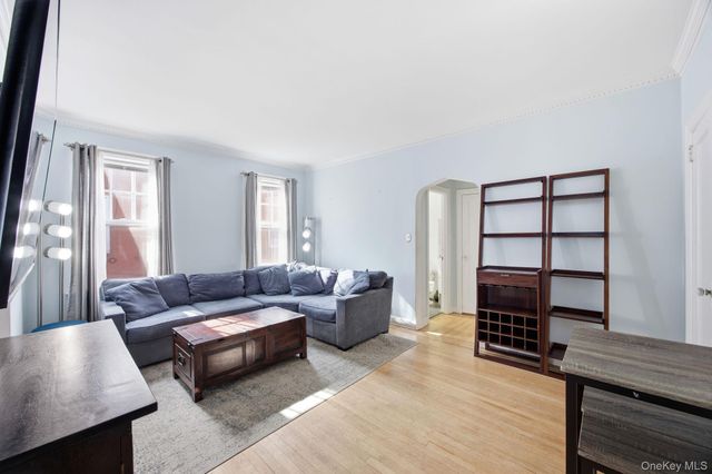 7861 75th Street, Glendale, NY 11385