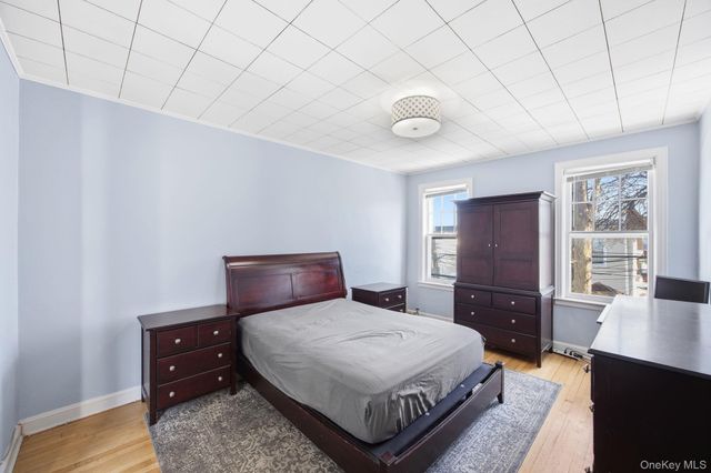 7861 75th Street, Glendale, NY 11385