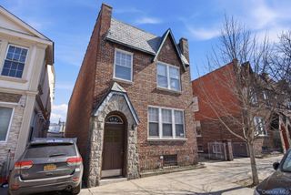 7861 75th Street, Glendale, NY 11385