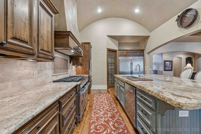 8010 S Guthrie Court, Tulsa, OK 74132