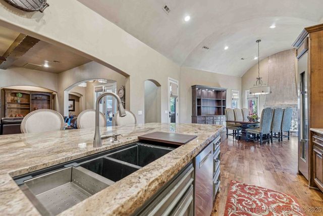 8010 S Guthrie Court, Tulsa, OK 74132