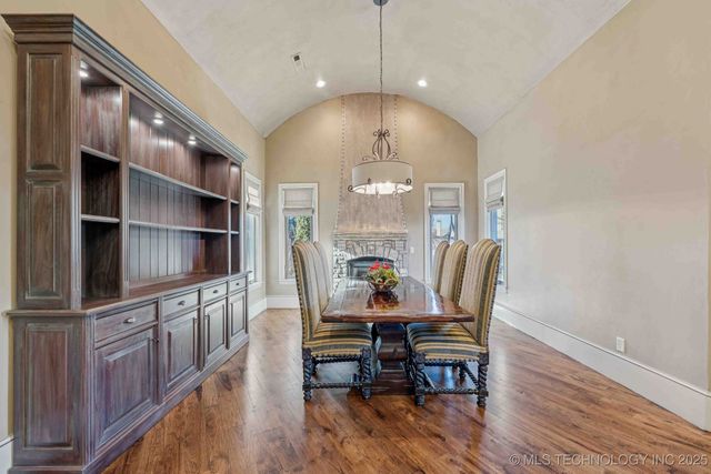 8010 S Guthrie Court, Tulsa, OK 74132